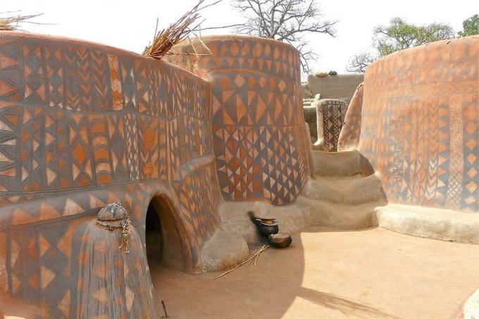 фото: https://www.greenme.com.br/morar/bioarquitetura/8088-aldeia-africana-obras-de-arte