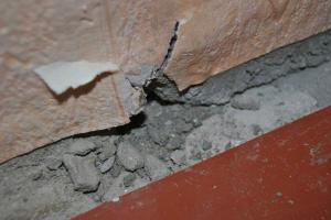 Јаз између пода и зида: шта поправити тако да нема промаје, влаге, инсеката