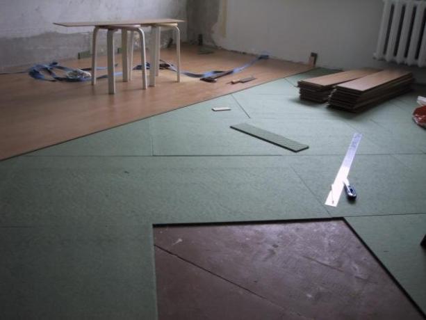 Загревање на поду, фото: плотник20.уми.ру/имагес/цмс/дата//хвоинаиа_подлозхка.јпг
