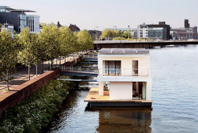 фото: https://architecture.ideas2live4.com/2015/08/08/autarkhome-a-fully-sustainable-houseboat/?amp