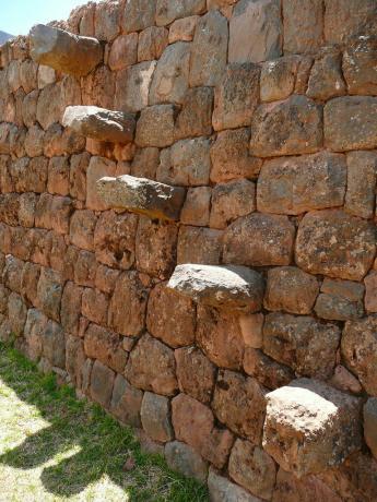 Археолошки древна комплекса ТИПОН. Налази 30 километара од Куско