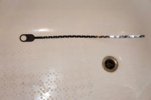 Генијална решења из зачепљења у лавабоу купатила: отарасити косе, масти и отпадака